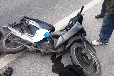 Va chạm với xe bồn, nữ sinh tử vong thương tâm