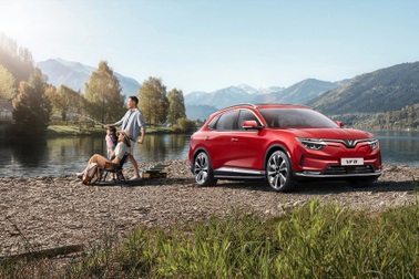 VinFast Canada công bố giá bán VF8, VF9 và nhật đặt chỗ sớm