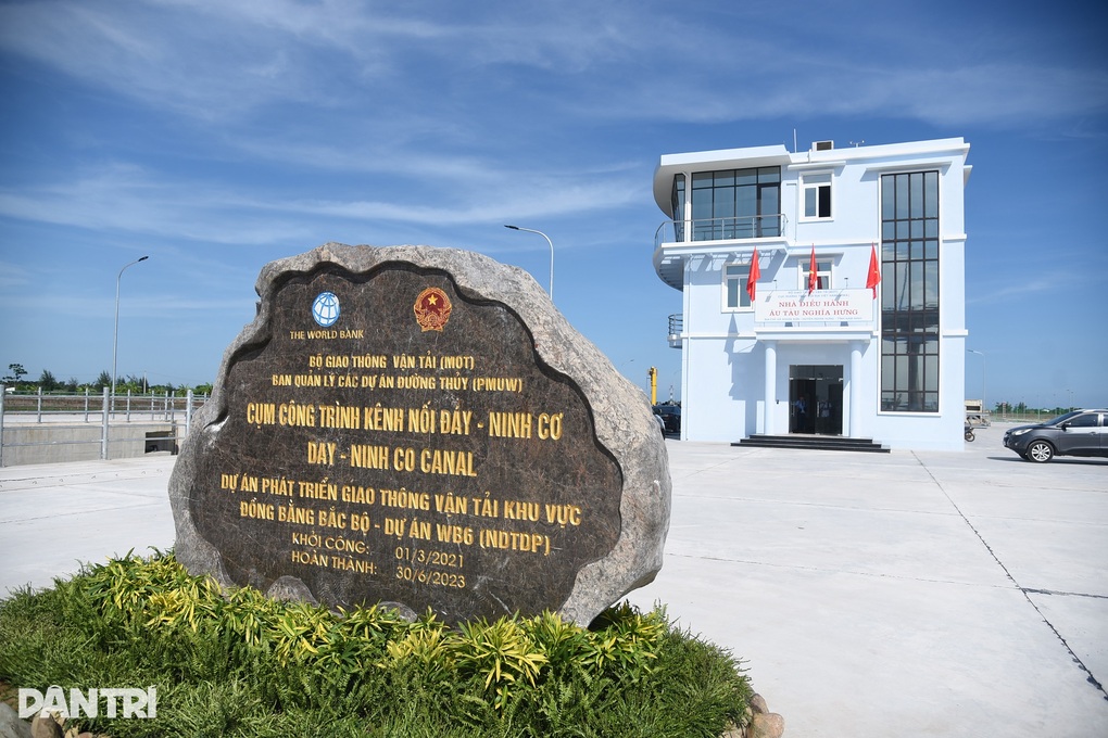 Cận cảnh kênh đào lớn nhất Việt Nam trị giá 100 triệu USD - 10 Cận cảnh kênh đào lớn nhất Việt Nam trị giá 100 triệu USD - 10