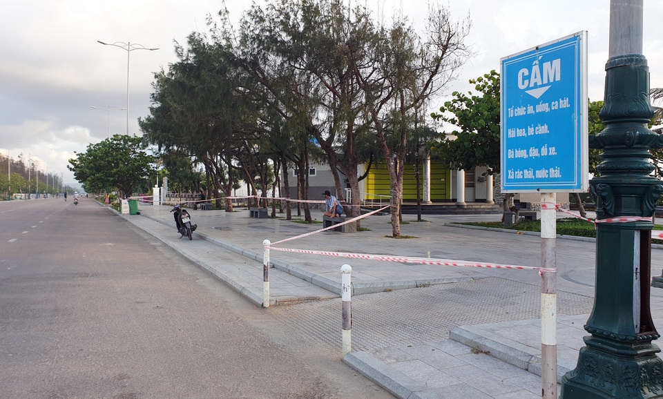 Phú Yên siết chặt quản lý nơi công cộng, bãi biển không một bóng người - 7 Phú Yên siết chặt quản lý nơi công cộng, bãi biển không một bóng người - 7