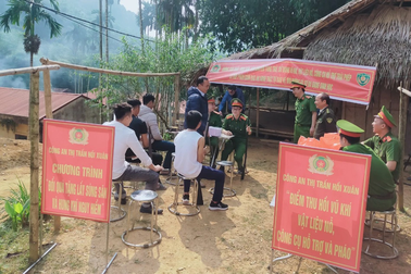 Thanh Hóa thu được hàng nghìn khẩu súng, vũ khí từ việc "đổi súng lấy quà"