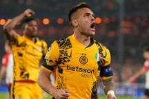 Lautaro Martinez lập hai kỷ lục, Inter Milan gần như đặt chân vào tứ kết