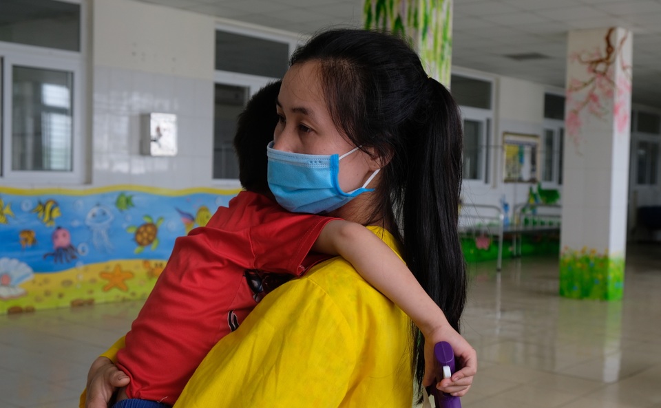 Thương bé gái 9 tuổi bị cắt lách, em trai đối diện tử thần cầu cứu sự sống - 2 Thương bé gái 9 tuổi bị cắt lách, em trai đối diện tử thần cầu cứu sự sống - 2
