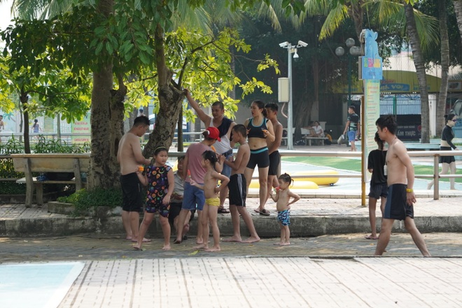 Cảnh hiu hắt ở Công viên nước Hồ Tây ngày nghỉ lễ Quốc khánh - 14