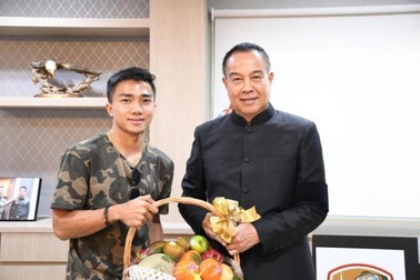 “Messi Thái Lan” khoác áo đội bóng cũ của Công Vinh tại Nhật