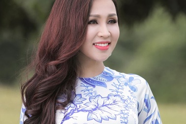 Ca sĩ Khánh Ly suýt gặp nguy hiểm khi chạy trên cầu treo