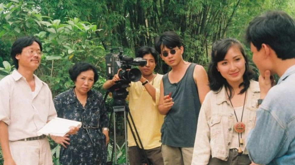 Sắc vóc xinh đẹp, trẻ hơn tuổi của vợ trưởng thôn Khánh Huyền - 5