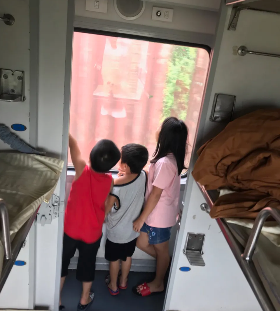 Người đàn ông bật khóc khi mẹ dặn: Đừng về Tết! - 3 Người đàn ông bật khóc khi mẹ dặn: Đừng về Tết! - 3