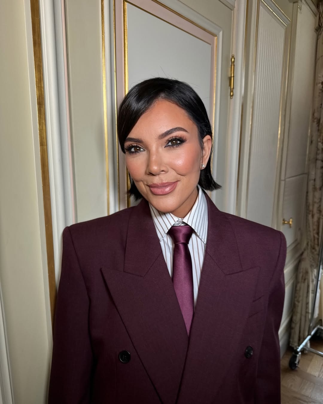 Mẹ của Kim Kardashian trẻ đẹp hệt như con gái kém 25 tuổi - 3