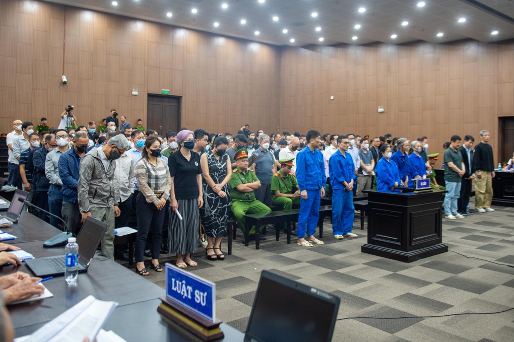 Ca sĩ Vũ Hà hầu tòa trong vụ án đánh bạc tại khách sạn Pullman - 1 Ca sĩ Vũ Hà hầu tòa trong vụ án đánh bạc tại khách sạn Pullman - 1