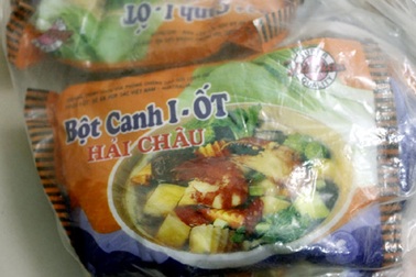 Phá ổ sản xuất bột canh i-ốt nhái nhãn hiệu Hải Châu