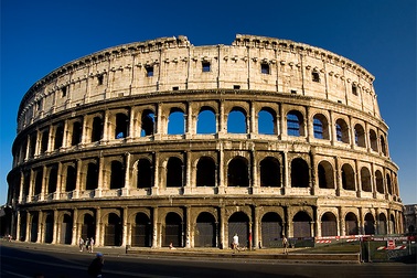 Bị bắt vì khắc tên lên thành Đấu trường La Mã rồi “tự sướng”