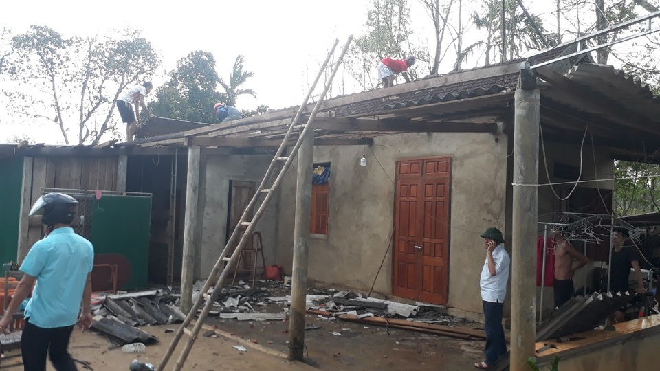 Cận cảnh cả trăm ngôi nhà tan hoang sau trận lốc xoáy - 6 Cận cảnh cả trăm ngôi nhà tan hoang sau trận lốc xoáy - 6
