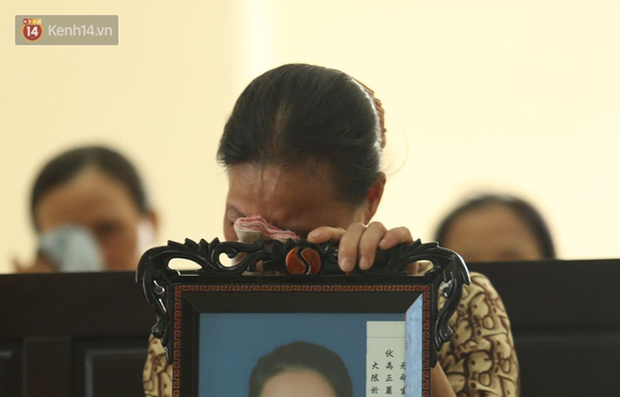 Nỗi đau gia đình nạn nhân trong vụ em gái đầu độc chị họ vì yêu anh rể: “Các con mất mẹ là điều thiệt thòi nhất, 2 đứa con thơ còn chưa biết gì” - Ảnh 5. Nỗi đau gia đình nạn nhân trong vụ em gái đầu độc chị họ vì yêu anh rể: “Các con mất mẹ là điều thiệt thòi nhất, 2 đứa con thơ còn chưa biết gì” - Ảnh 5.