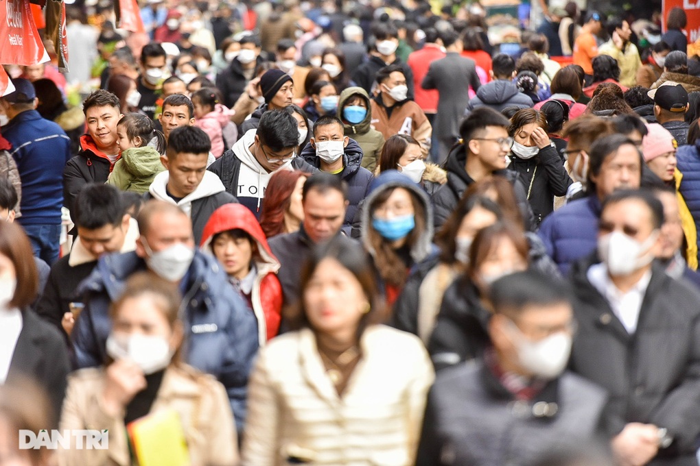 Biển người ùn ùn đi lễ phủ Tây Hồ ngày đầu năm mới Quý Mão 2023 - 2 Biển người ùn ùn đi lễ phủ Tây Hồ ngày đầu năm mới Quý Mão 2023 - 2