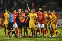 Cái tên bất ngờ trở thành "vua nhận thẻ phạt" ở V-League