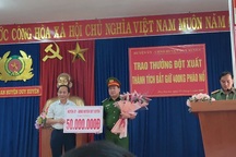 Bắt gần 400kg pháo lậu, công an huyện được thưởng nóng 50 triệu đồng