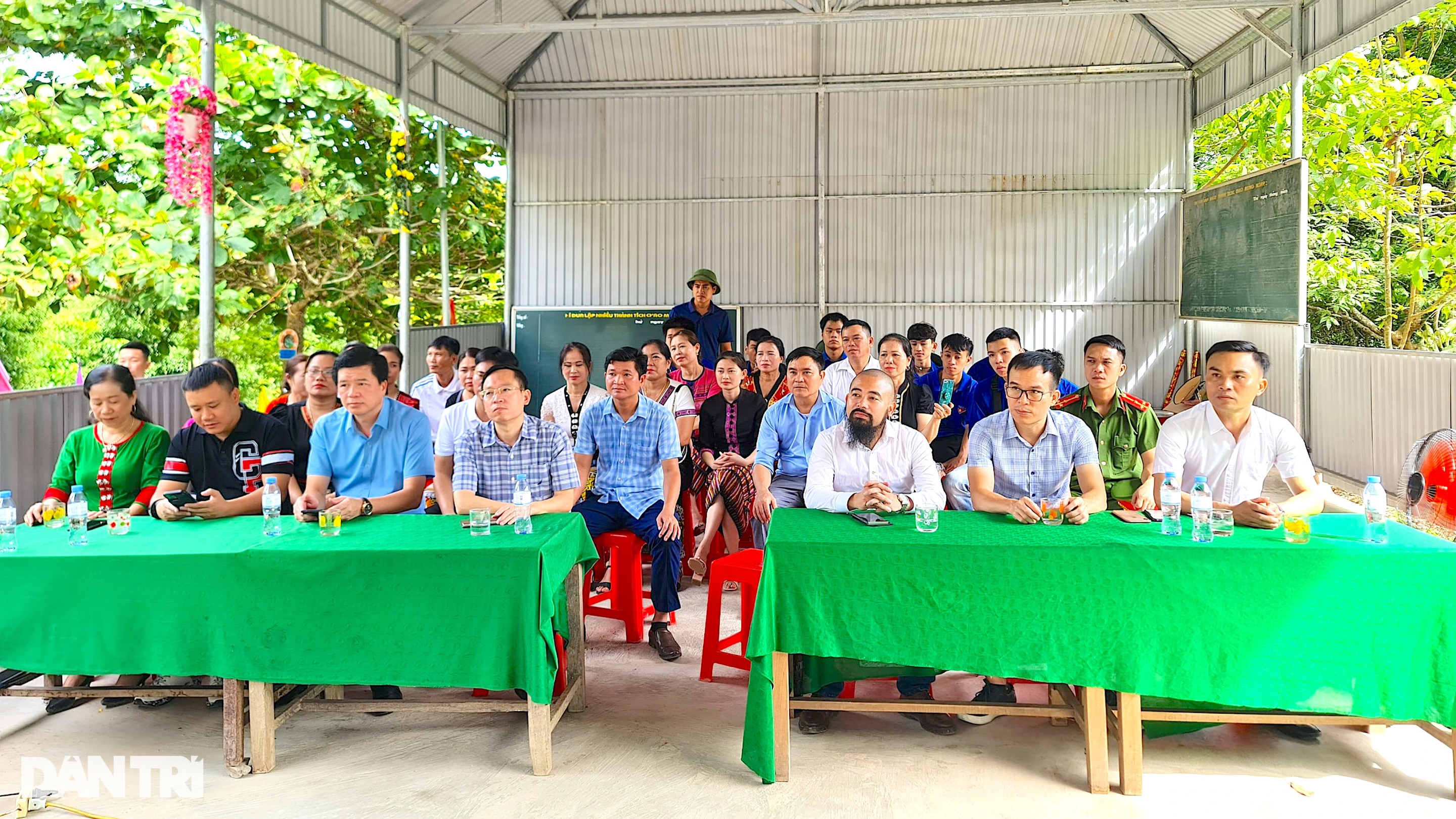 Khởi công xây điểm trường Dân trí giúp học sinh nghèo nơi miền núi xứ Nghệ - 7 Khởi công xây điểm trường Dân trí giúp học sinh nghèo nơi miền núi xứ Nghệ - 7