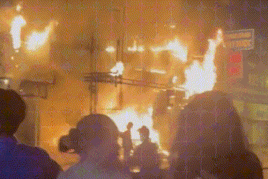 Cháy tiệm quần áo ở TPHCM