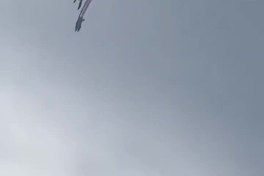 Hai máy bay quân sự Pháp đâm nhau trên không, nổ như cầu lửa