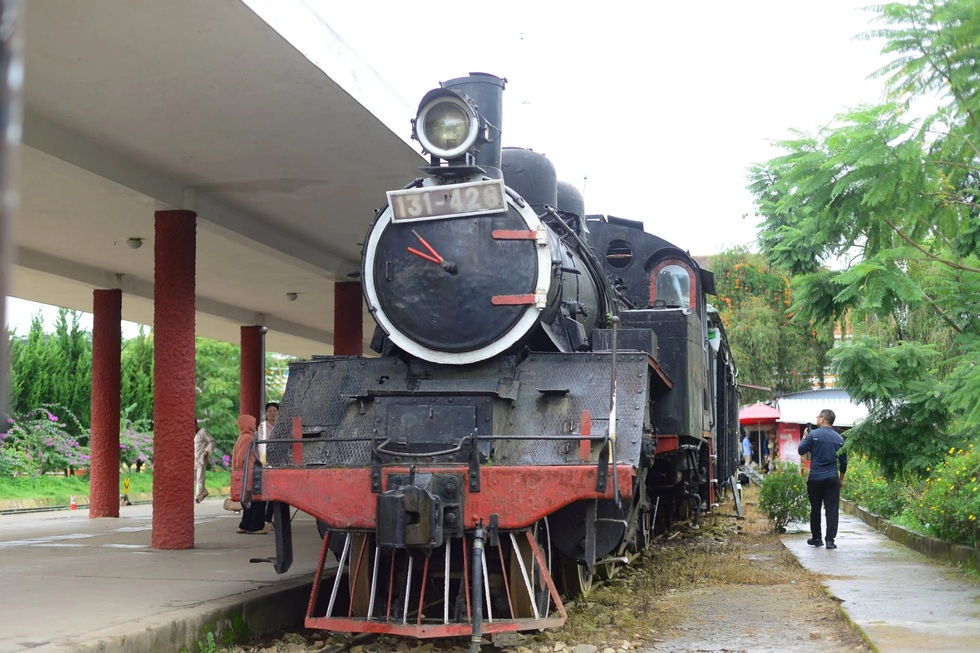 Tuyến đường sắt răng cưa huyền thoại nối cao nguyên với biển cả