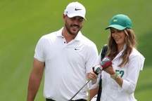 Nhan sắc quyến rũ của bạn gái tay golf Brooks Koepka