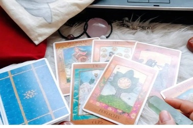 Xem bài Tarot: Lành mạnh hay mê tín?