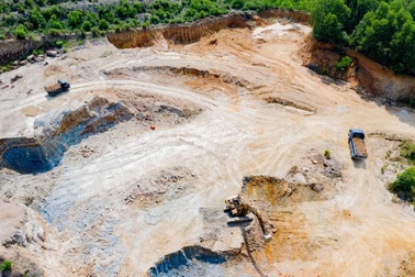 Một liên danh bị hủy kết quả trúng đấu giá 7 mỏ đất gần 85 tỷ đồng