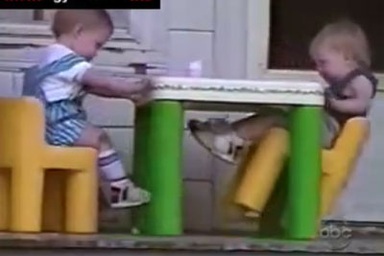 Những "tai nạn" đáng yêu của bé