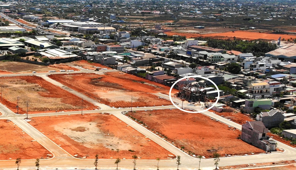 Vụ chưa đền bù đã lấy 3ha đất: Làm chui hạ tầng trên đất của dân! - 8 Vụ chưa đền bù đã lấy 3ha đất: Làm chui hạ tầng trên đất của dân! - 8