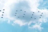 Máy bay không quân Nga tạo hình số 100 đẹp mắt trên bầu trời