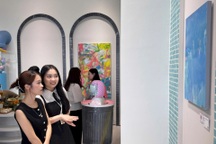 Họa sĩ 9x ra mắt triển lãm "Vũ điệu của trừu tượng"