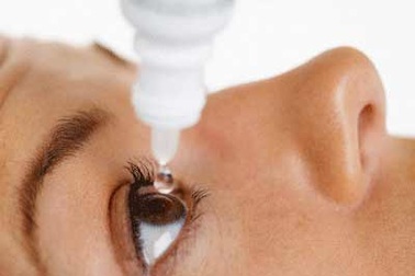 Mắt đỏ quanh năm vì... nóng vội