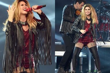 Kinh ngạc với nhan sắc bốc lửa của diva nhạc đồng quê U50