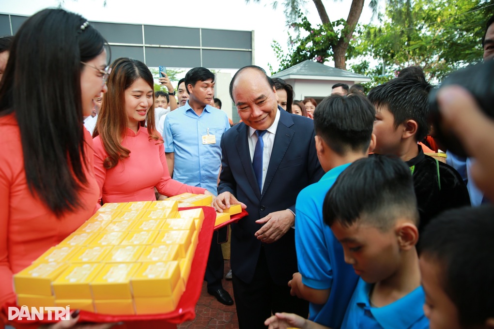 Chủ tịch nước Nguyễn Xuân Phúc dự khai giảng Trường Hy Vọng - 4 Chủ tịch nước Nguyễn Xuân Phúc dự khai giảng Trường Hy Vọng - 4
