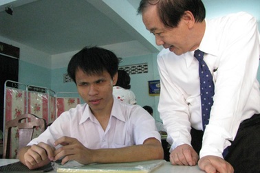 Đà Nẵng: Sĩ tử khiếm thị trước giờ thi