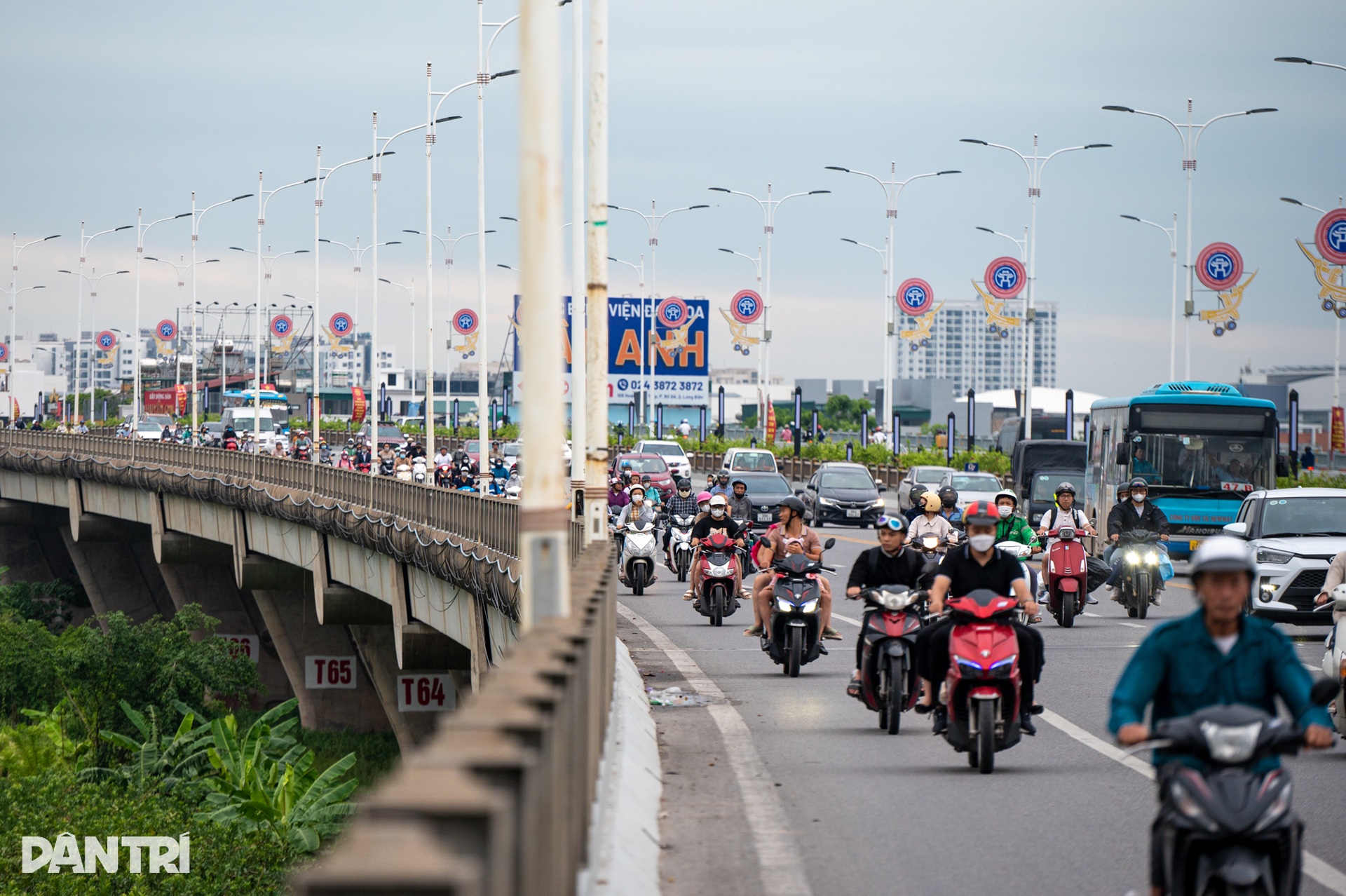 Một tuần sau thông xe giai đoạn 2, cầu Vĩnh Tuy không còn cảnh ùn tắc - 6 Một tuần sau thông xe giai đoạn 2, cầu Vĩnh Tuy không còn cảnh ùn tắc - 6