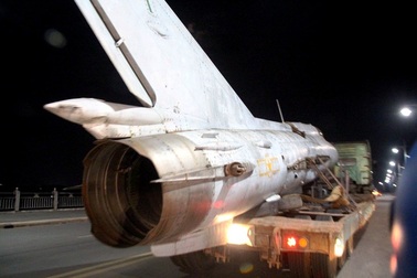 Máy bay, xe tăng, thiết giáp "diễu phố" trong đêm