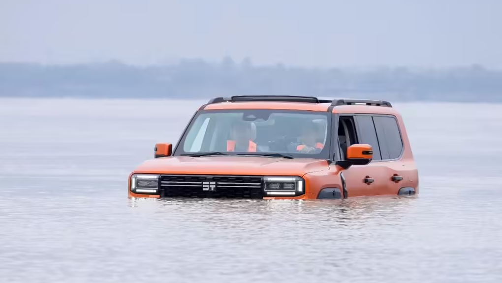 Chiếc SUV Trung Quốc vượt sông dài nhất châu Á, nổi trên nước như thuyền - 1 Chiếc SUV Trung Quốc vượt sông dài nhất châu Á, nổi trên nước như thuyền - 1