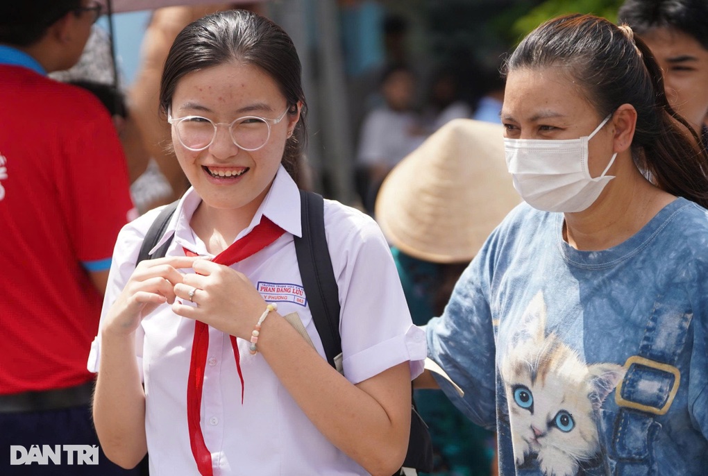 Thí sinh lại “khóc như mưa” vì đề thi toán lớp 10 TPHCM năm 2025 - 7 Thí sinh lại “khóc như mưa” vì đề thi toán lớp 10 TPHCM năm 2025 - 7