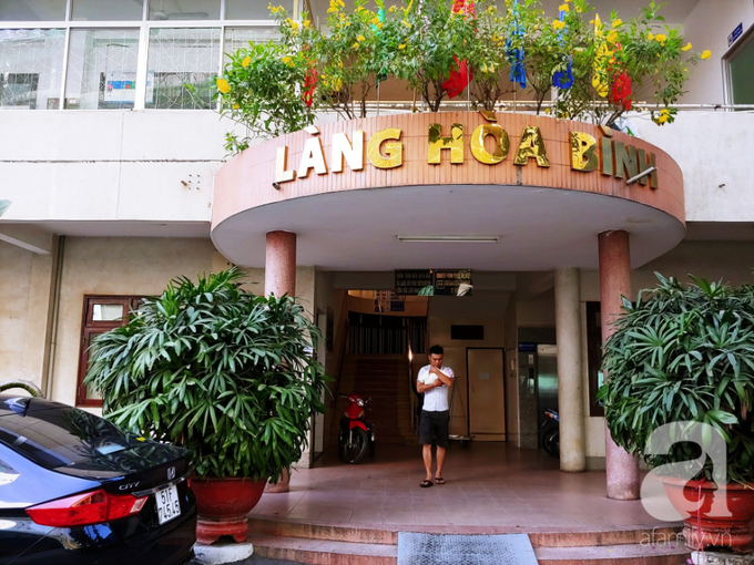 Xót cảnh bé trai, bé gái bại não, bị gia đình bỏ rơi được các mẹ ở làng Hòa Bình nuôi như con ruột - Ảnh 2. Xót cảnh bé trai, bé gái bại não, bị gia đình bỏ rơi được các mẹ ở làng Hòa Bình nuôi như con ruột - Ảnh 2.