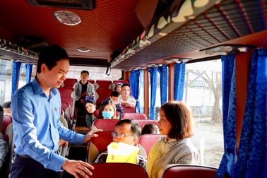 Đà Nẵng: Chuyến xe công đoàn đưa hàng ngàn công nhân về quê ăn Tết