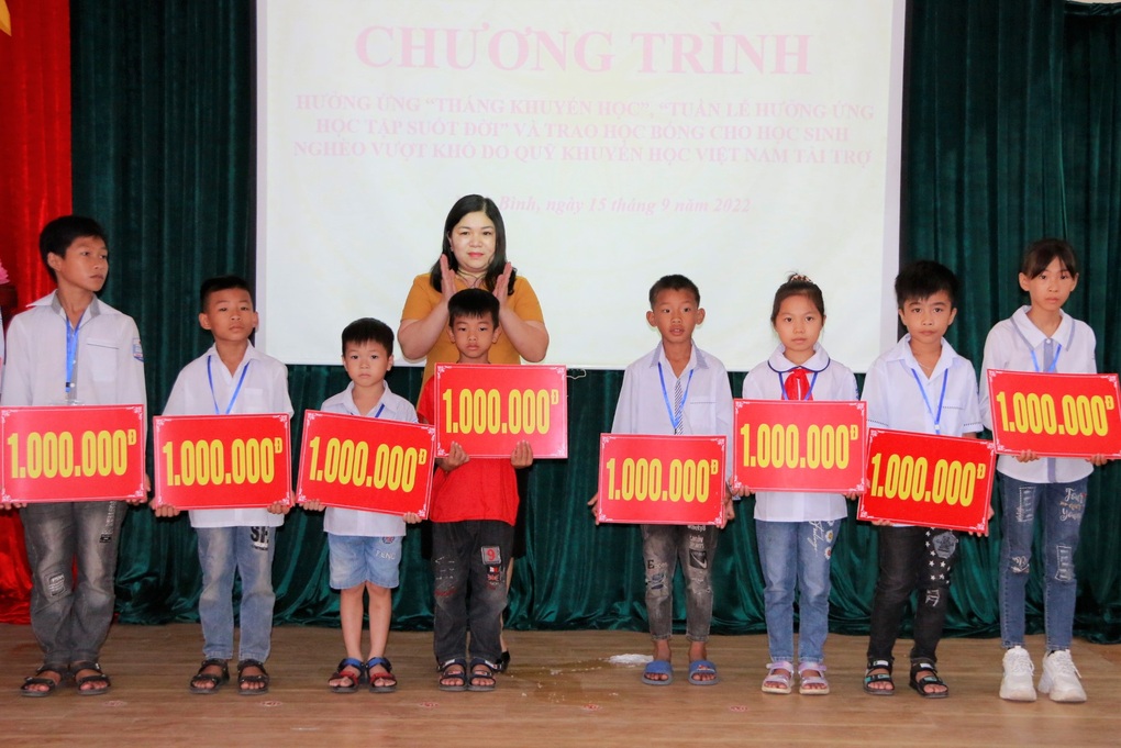 Tuần lễ hưởng ứng học tập suốt đời và trao học bổng cho học sinh nghèo - 2 Tuần lễ hưởng ứng học tập suốt đời và trao học bổng cho học sinh nghèo - 2