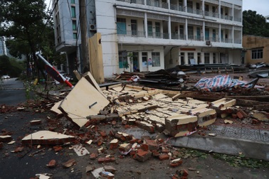 Bão số 9 khiến hơn 56.000 ngôi nhà tốc mái