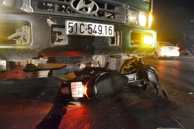 Tài xế bị vây đánh sau khi tông chết người