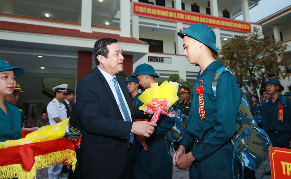 Lễ giao nhận quân đặc biệt trong mùa dịch - 7 Lễ giao nhận quân đặc biệt trong mùa dịch - 7