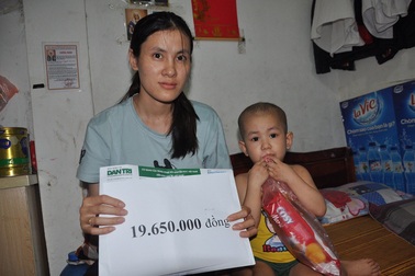 Gần 20 triệu đồng tiếp tục đến với bé Tâm bị u não thất