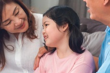 Vào viện thăm chồng cũ, tôi rơi nước mắt khi con gái 6 tuổi nói một câu