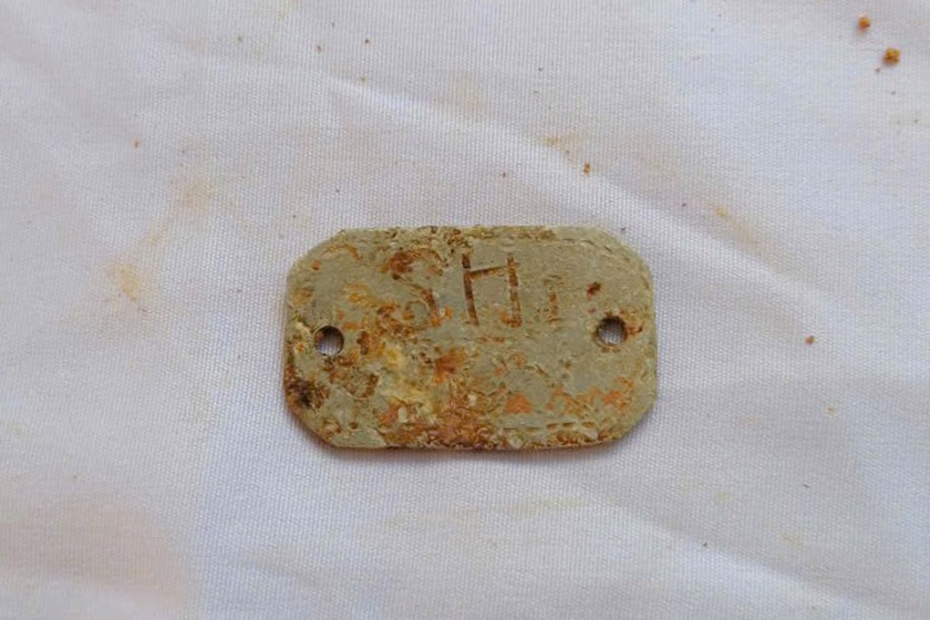 Phát hiện hài cốt liệt sỹ kèm di vật khắc dòng chữ “SH 1-99X” - 2 Phát hiện hài cốt liệt sỹ kèm di vật khắc dòng chữ “SH 1-99X” - 2