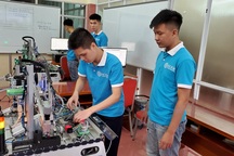 Nhiều trường cao đẳng gấp rút chuẩn bị năm học mới trong bão dịch Covd-19